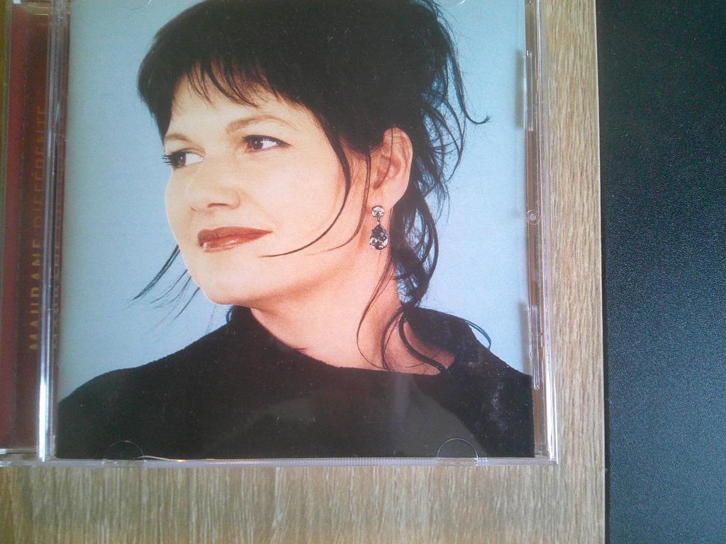 maurane différente 1 cd avec 2 titres bonus comme neuf ., CD & DVD, Enlèvement, Comme neuf