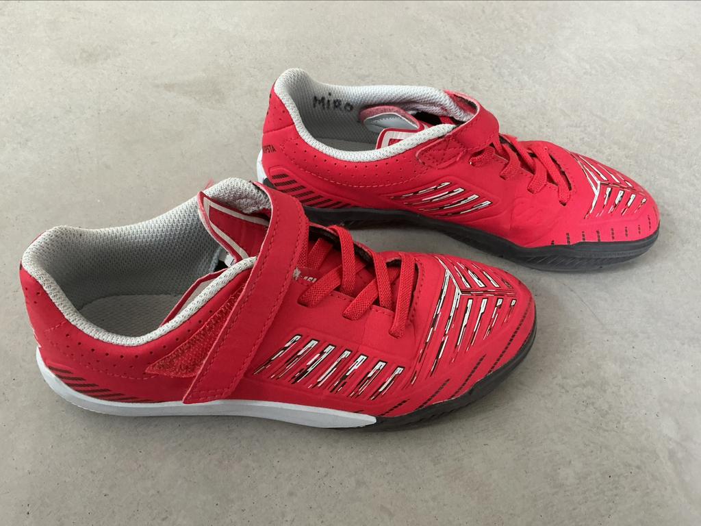 Zaalvoetbalschoenen KIPSTA maat 32, Ophalen of Verzenden, Zo goed als nieuw