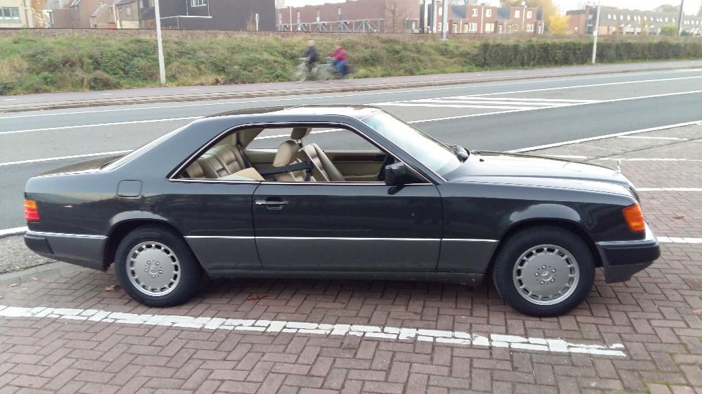Mercedes C124 230 CE, automatique, cuir, 1989, Autos, Cuir, Achat, Beige, 2 portes