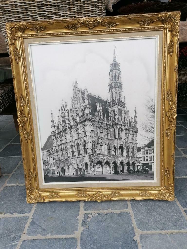 Prachtige kader met het stadhuis van Oudenaarde, Ophalen