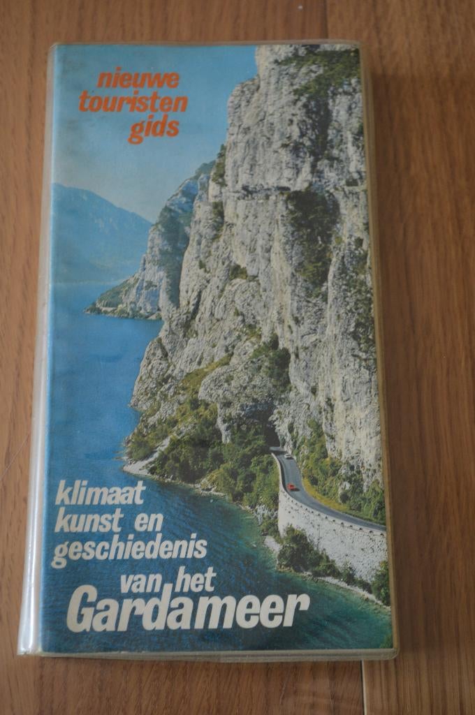 Klimaat,kunst en geschiedenis van het Gardameer, Europa, Ophalen of Verzenden, Reisgids of -boek, Antonio Melluso