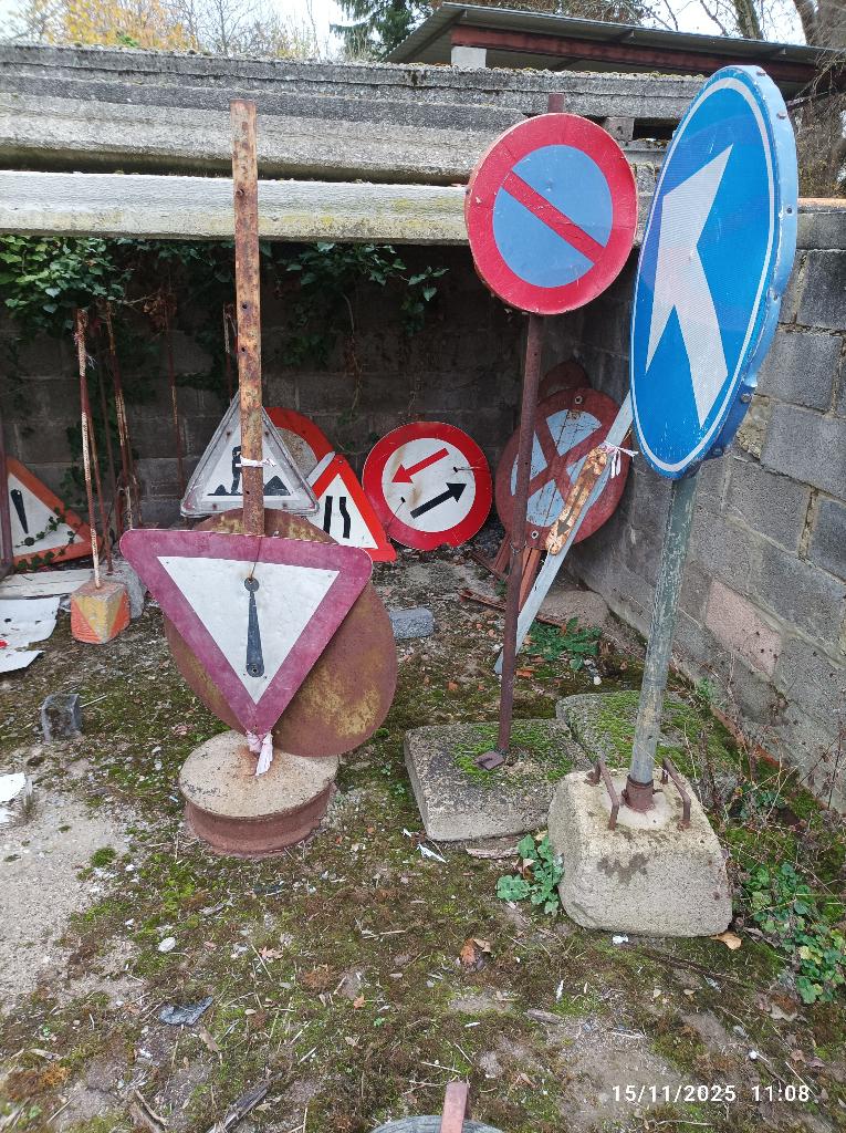 PANNEAUX SIGNALISATION ET BARRIERES, Enlèvement