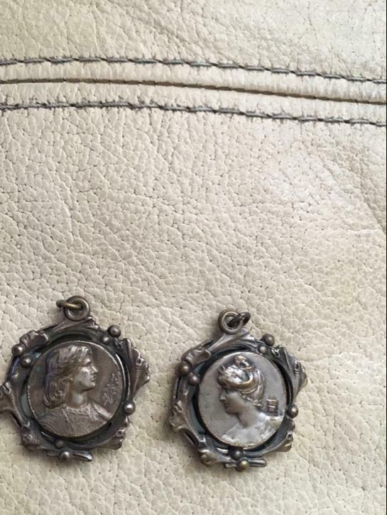 Lot de 2 ancien pendentif porte photo +-3 cm