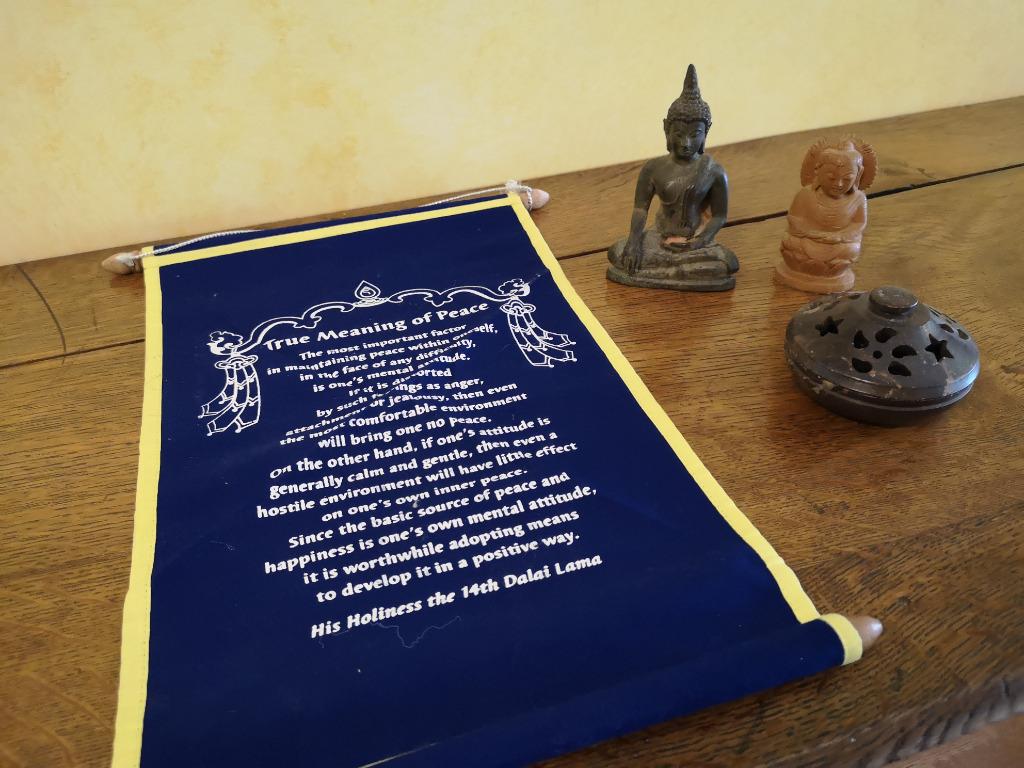 Setje van 2 Boedha's, kaarshouder en tekst Dalai Lama, Ophalen, Zo goed als nieuw