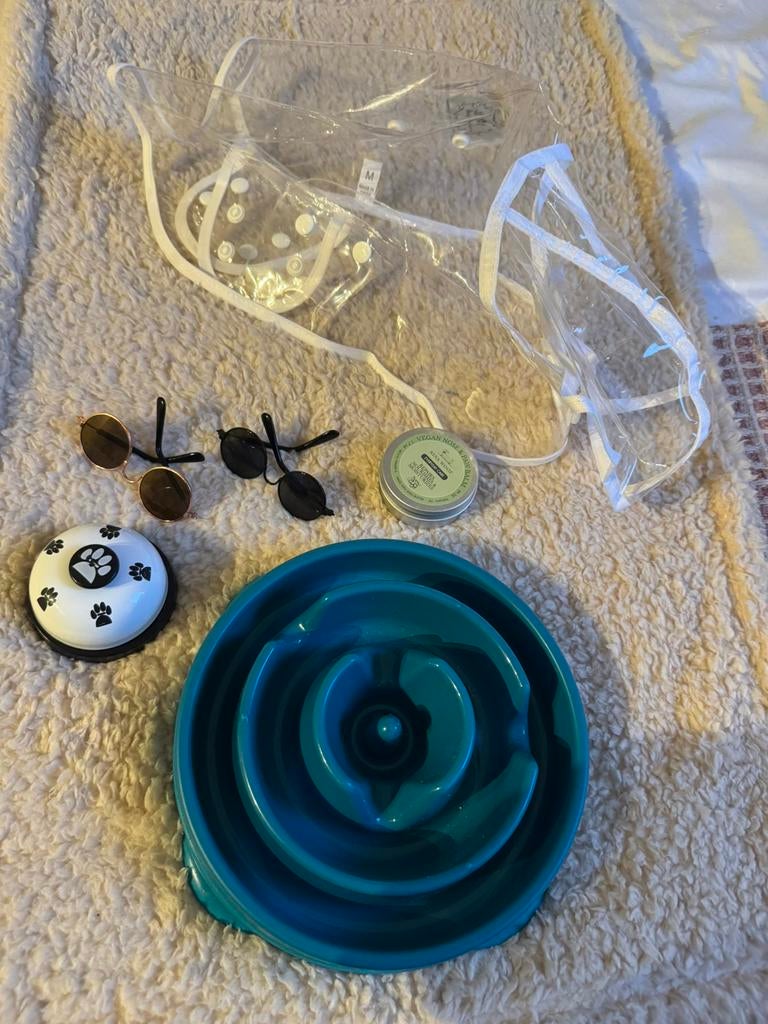 Une gamelle pour chien et un imperméable, Animaux & Accessoires, Enlèvement ou Envoi