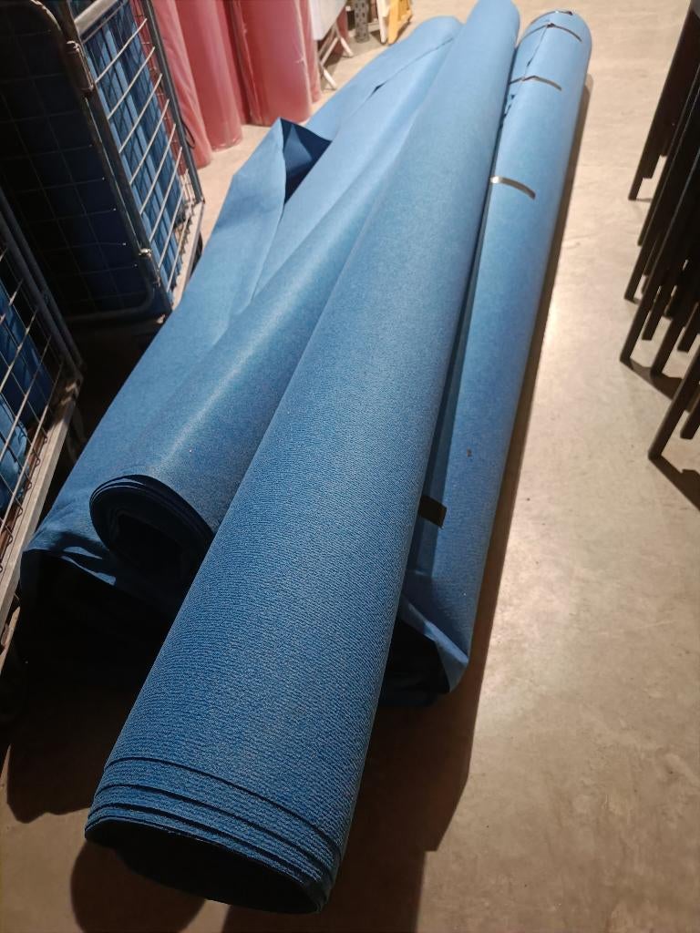 Gebruikt tapijt van een beurs kort of lange resten, Ophalen, Blauw, 200 cm of meer, Zo goed als nieuw