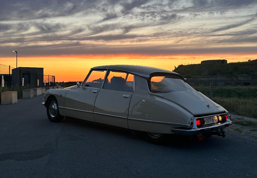Citroën DS Spécial 1975, Cuir, 3 places, Beige, Berline