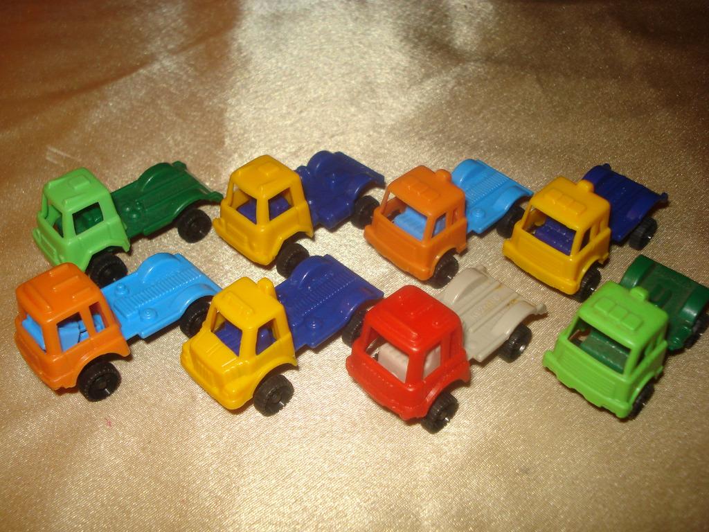 KINDER Ancienne Série de 8 Camions de Course 1991 Ferrero, Collections, Enlèvement ou Envoi, Comme neuf
