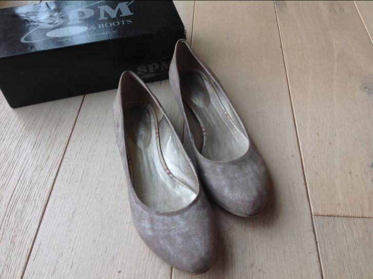 Laag hakje SPM mt 42 in goede staat, Kleding | Dames, Schoenen, Ophalen of Verzenden, Gedragen