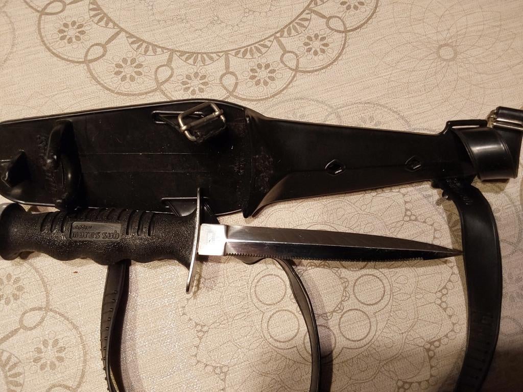 Couteau de plongée avec porte-jambe, Enlèvement
