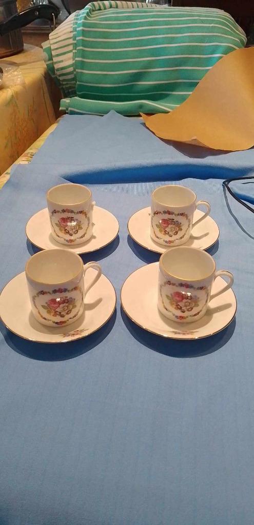 tasses et soucoupes mini publicitaires Nestlé, Enlèvement ou Envoi