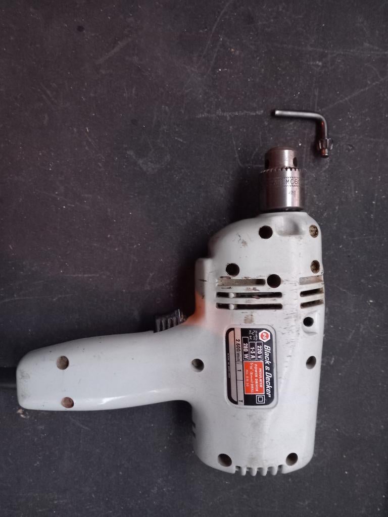 Black and decker boormachine, Ophalen of Verzenden, Gebruikt, Boormachine