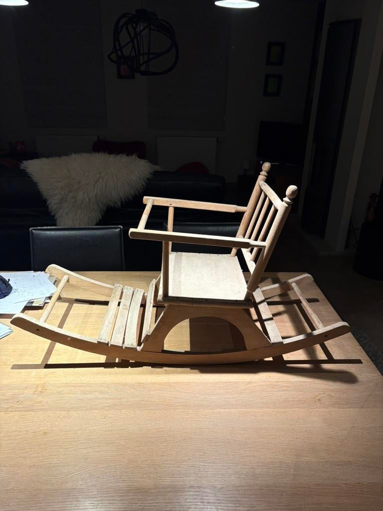 Ancienne chaise à bascule en bois pour enfant, Enlèvement, Utilisé