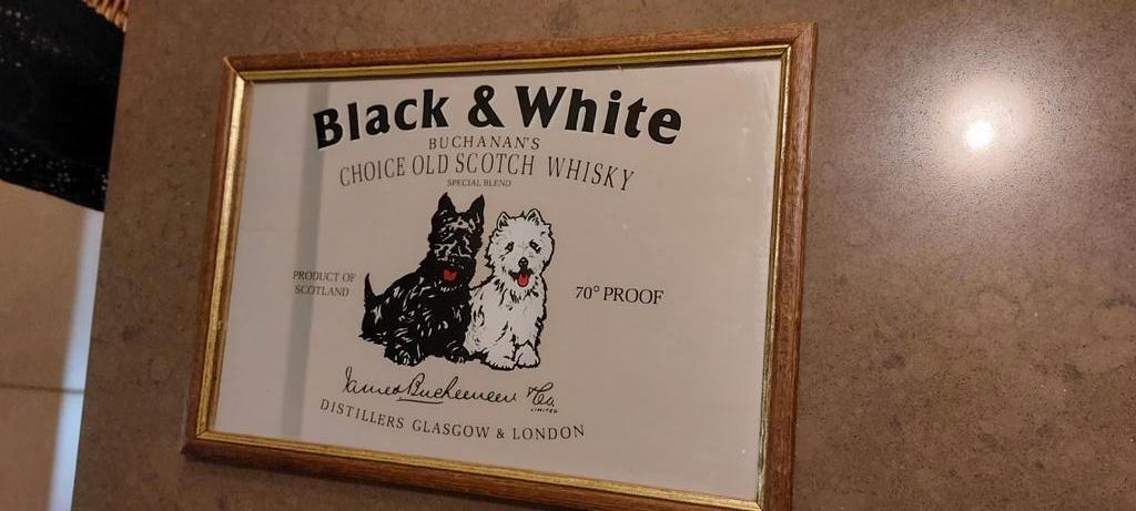 Mooie Kleine spiegel Black & White  iets voor de Mencave, Verzamelen, Ophalen of Verzenden, Zo goed als nieuw, Reclamebord