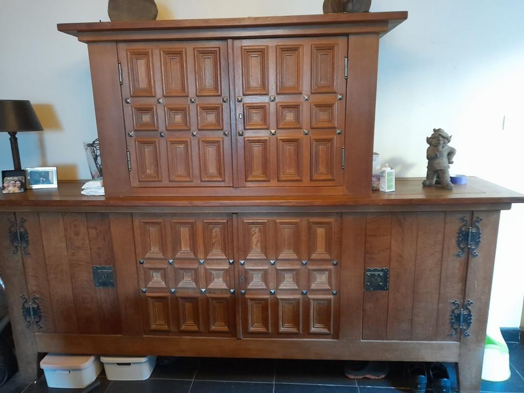 Eiken kast, Ophalen