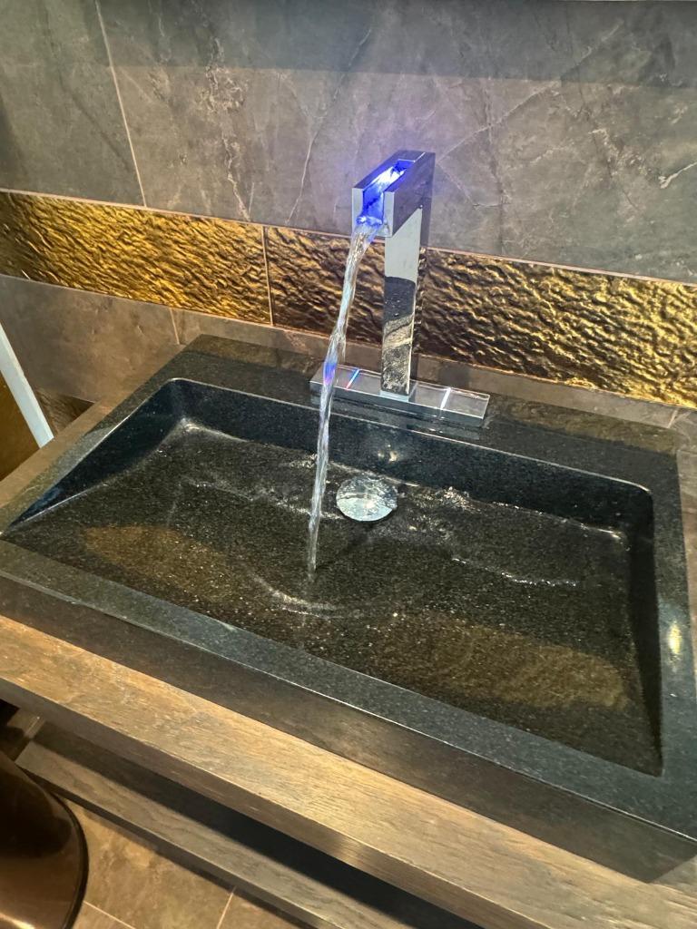 Natuurstenen wasbakken met Hansa kranen, Doe-het-zelf en Bouw, Ophalen, Gebruikt, Inox, Wastafel