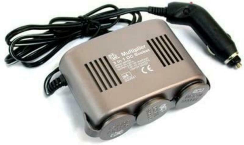 Triple prise allume-cigare 12V 10A avec 2 témoins LED., Enlèvement ou Envoi, Utilisé