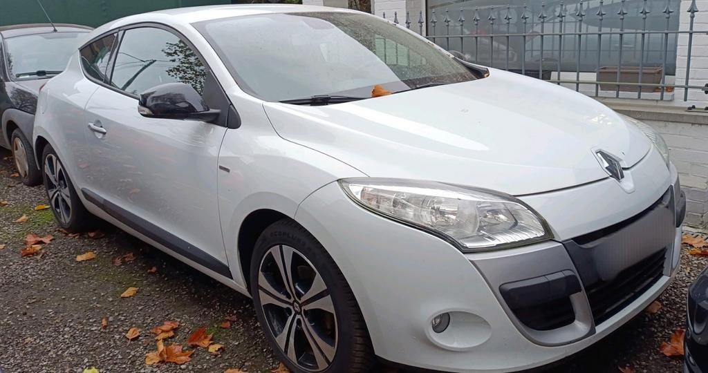 ⭕RENAULT MEGANE COUPÉ "Bose"_1.5DCI(110CH)_06/2011✅EURO 5_✅, Auto's, Renault, Euro 5, Stof, 4 cilinders, Wit