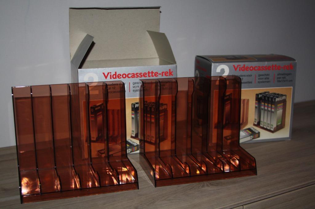 4 x Videocassette-rekken , ( 2 /doos ) , als nieuw, Audio, Tv en Foto, Ophalen of Verzenden, Zo goed als nieuw