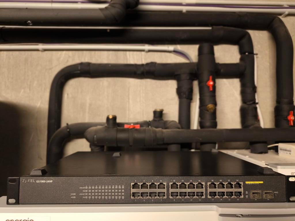 ZyXEL GS1900-24HP PoE 24 poorts switch met 2SFP poorten, Ophalen, Gebruikt