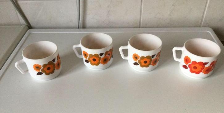 4 tassen Arcopal  "Lotus" - 16 € voor de 4 stuks, Antiquités & Art, Enlèvement ou Envoi