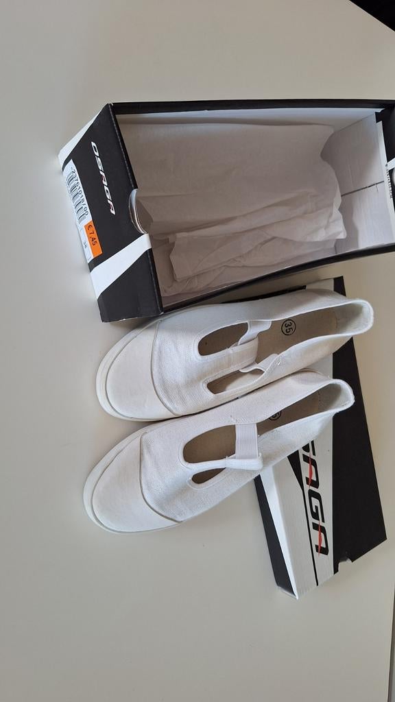 Turnpantoffels maat 35, merk Osaga., Enlèvement ou Envoi, Comme neuf, Blanc, Chaussons de gymnastique