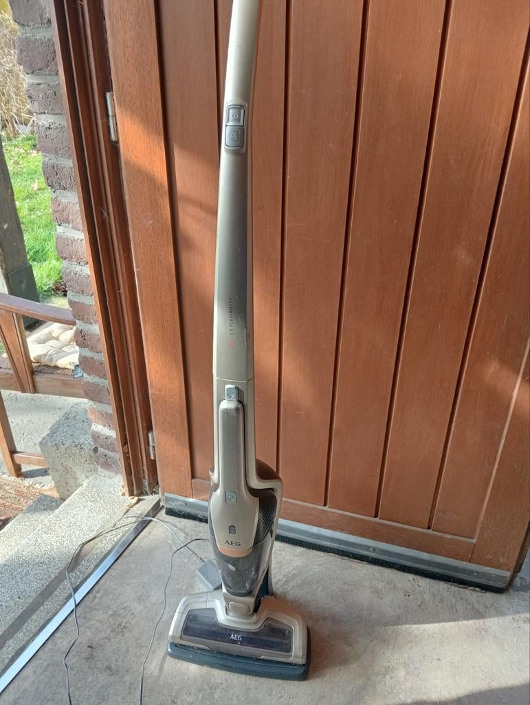 Aspirateur sans fil AEG, Electroménager, Enlèvement, Réservoir, Aspirateur
