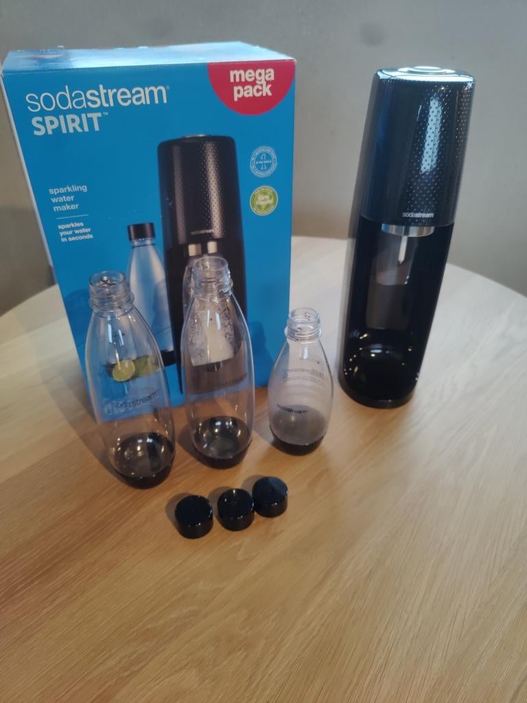 Sodastream met cilinder en 2 flessen, Ophalen, Gebruikt
