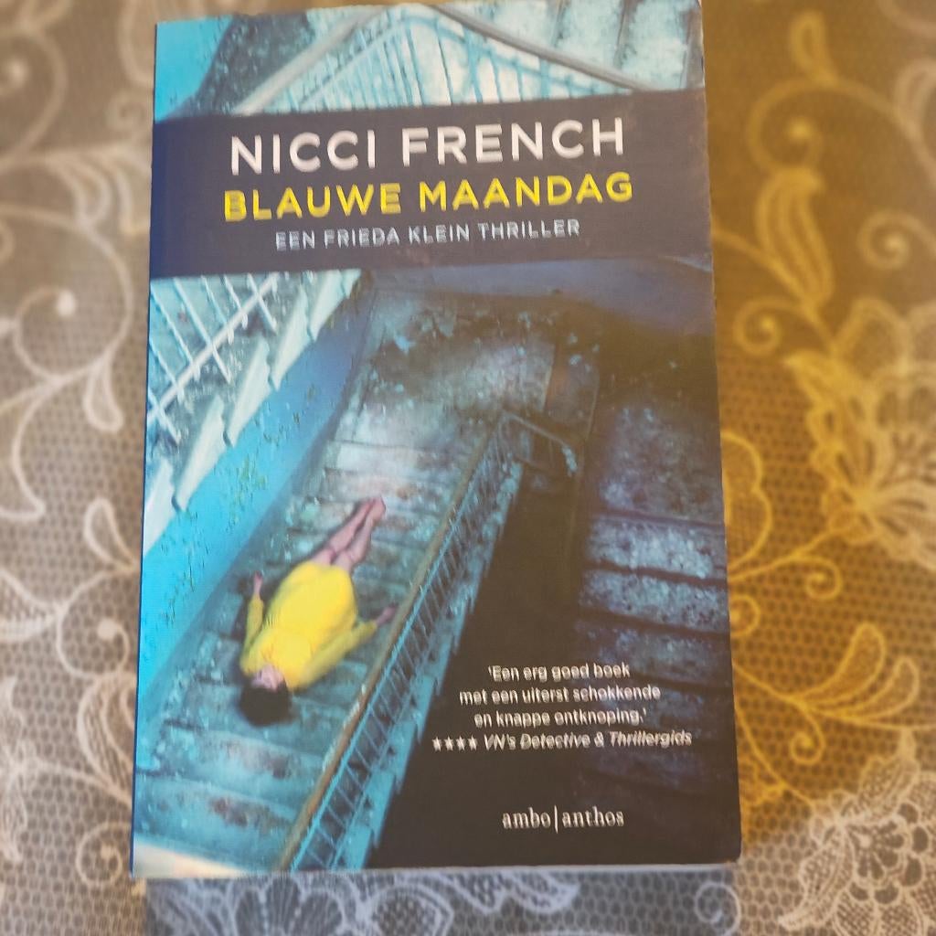Nicci French - Blauwe maandag, Nicci French, Ophalen of Verzenden, Zo goed als nieuw, Nederland