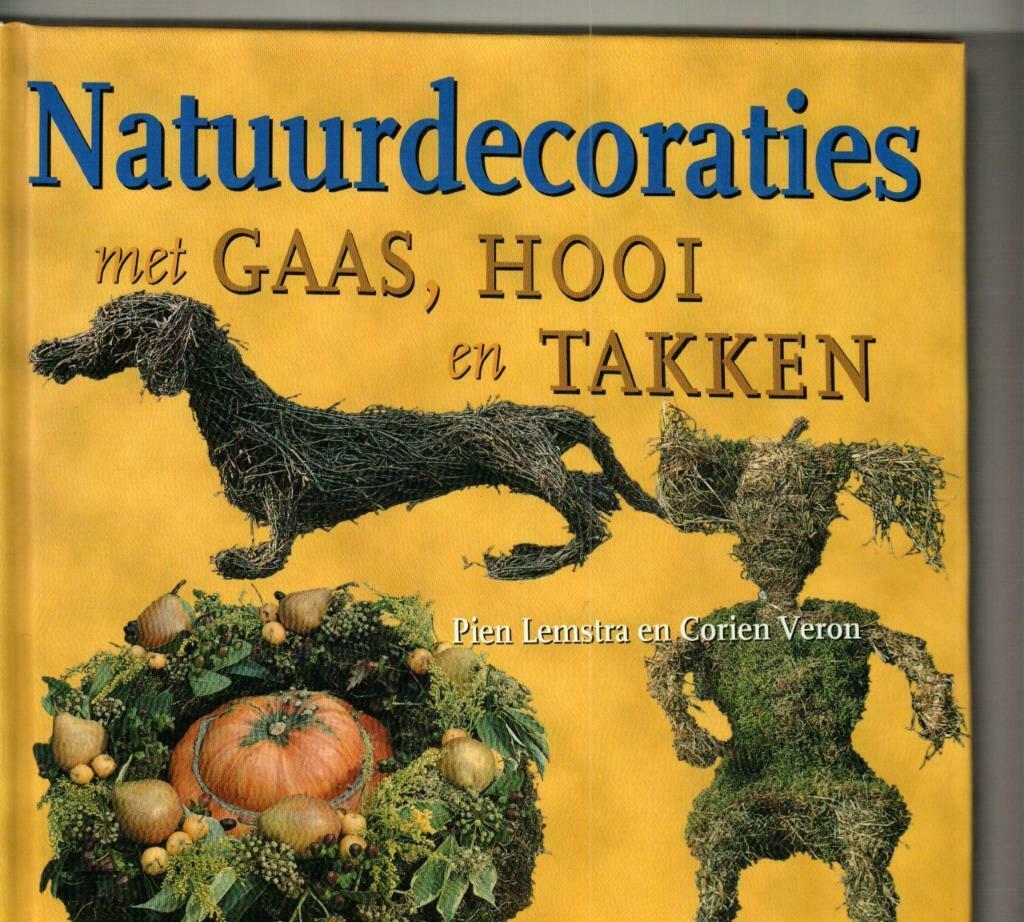 Natuurdecoraties met gaas hooi en takken  Pien Lemstra en Co, Ophalen of Verzenden, Zo goed als nieuw