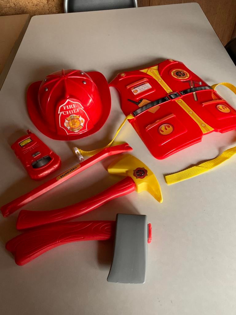 Brandweer helm, schild en werkgerief voor kleuter, Ophalen, Gebruikt