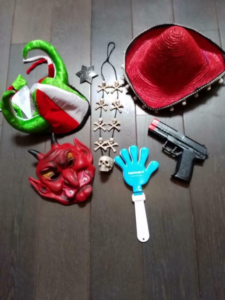 Lot accessoires  carnaval, Ophalen, Gebruikt, Feestartikel