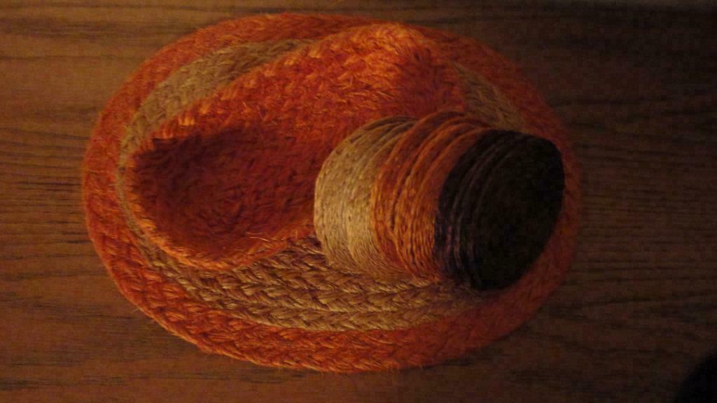 Vintage Oranje set:2x Mand + Wandtapijtje + 12 onderlegger, Huis en Inrichting, Mand, Ophalen of Verzenden, Zo goed als nieuw