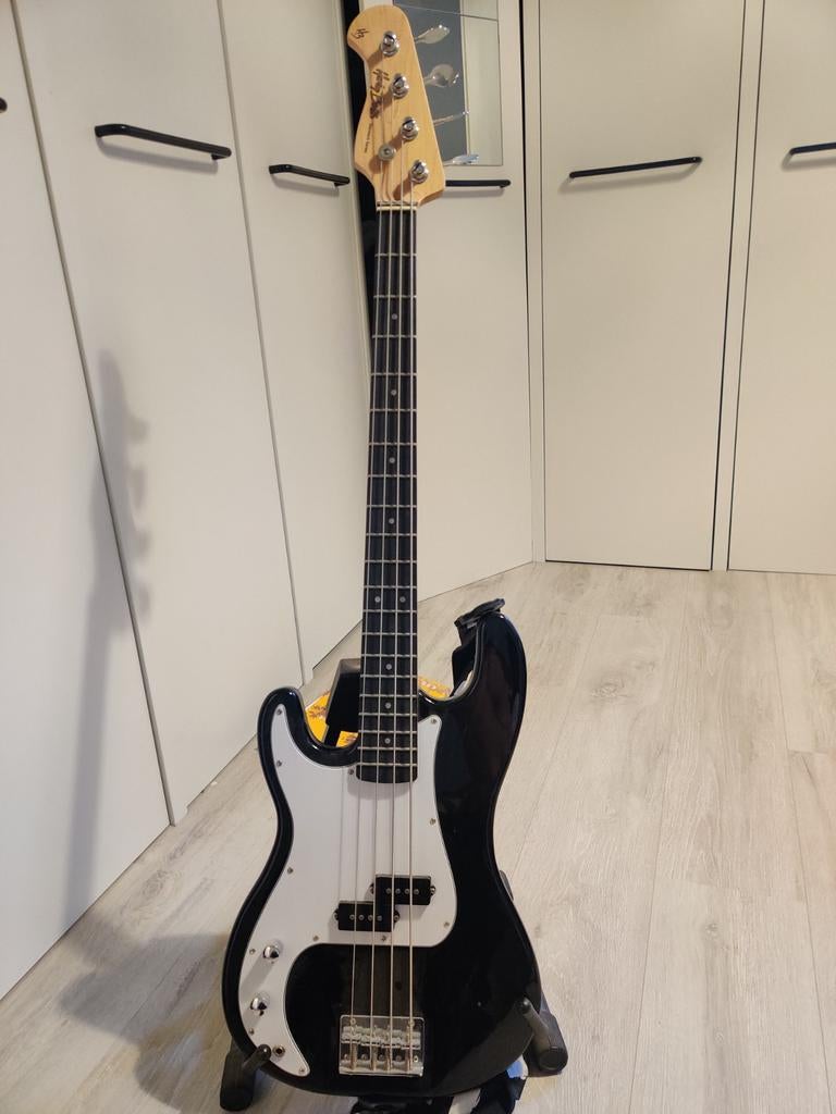 Linkshandige basgitaar, Muziek en Instrumenten, Ophalen, Zo goed als nieuw, Elektrisch