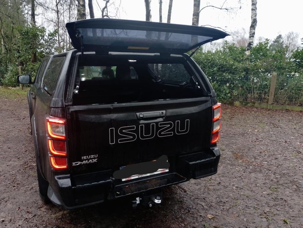 Betrouwbare Isuzu lichte vracht te koop, Auto's, Automaat, 4 cilinders, Zwart, Particulier