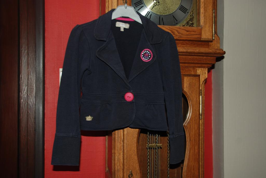 Mooi donkerblauw sweatjack „WE” T122/128cm of 7/8A, WE, Meisje, Trui of Vest, Ophalen of Verzenden
