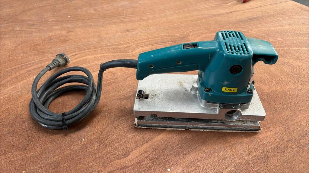 Schuurmachine Makita 9045N, Ophalen, Zo goed als nieuw