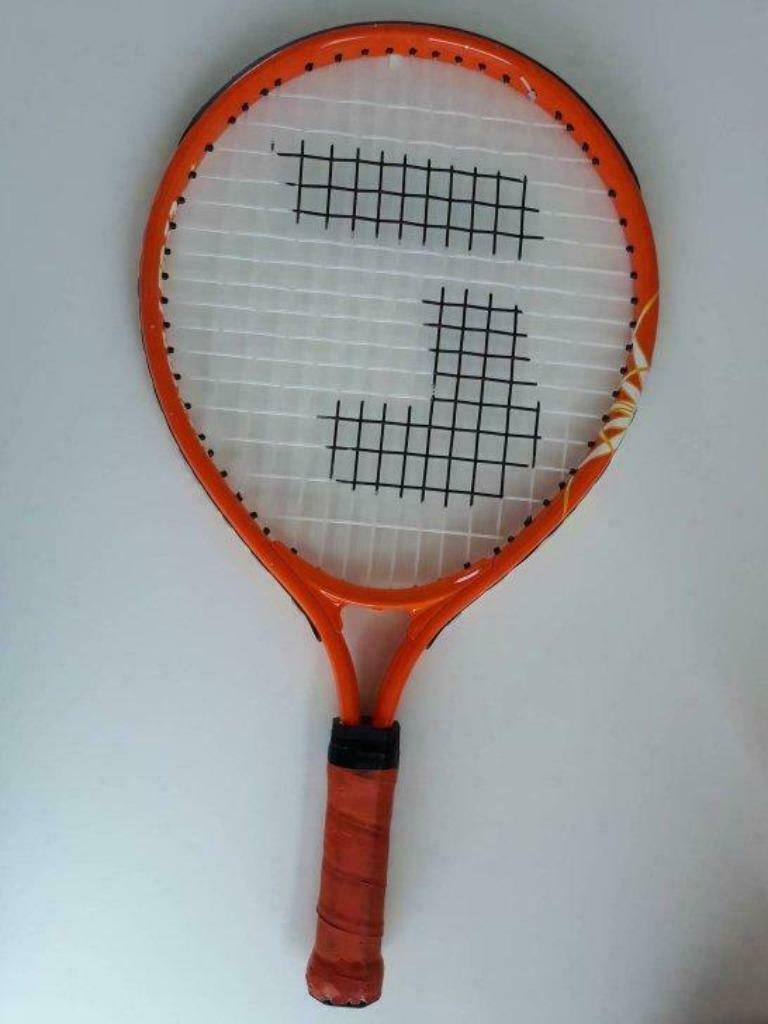 Tennisracket 17 inch tyger junior, Sport en Fitness, Tennis, Ophalen of Verzenden, Zo goed als nieuw, Racket, Overige merken
