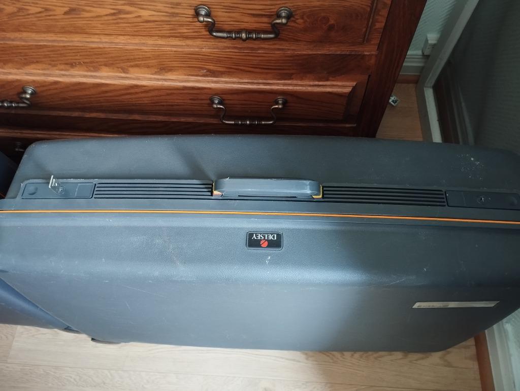 Valises Delsey  1 pièce, Plastique dur, Comme neuf, Enlèvement, 60 à 70 cm