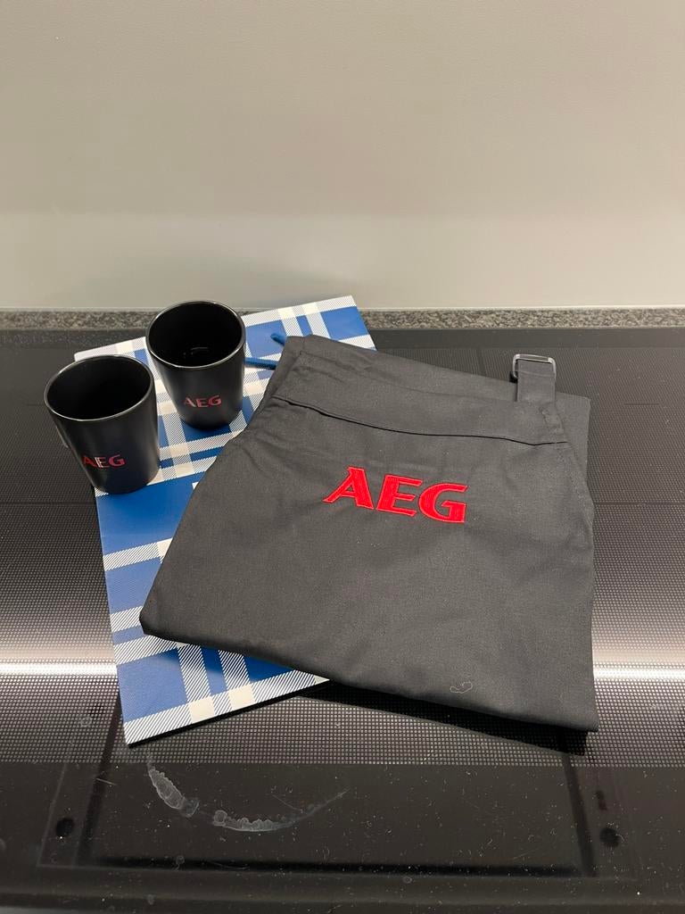 AEG Keukenshort ,  en twee koffietassen, Enlèvement ou Envoi
