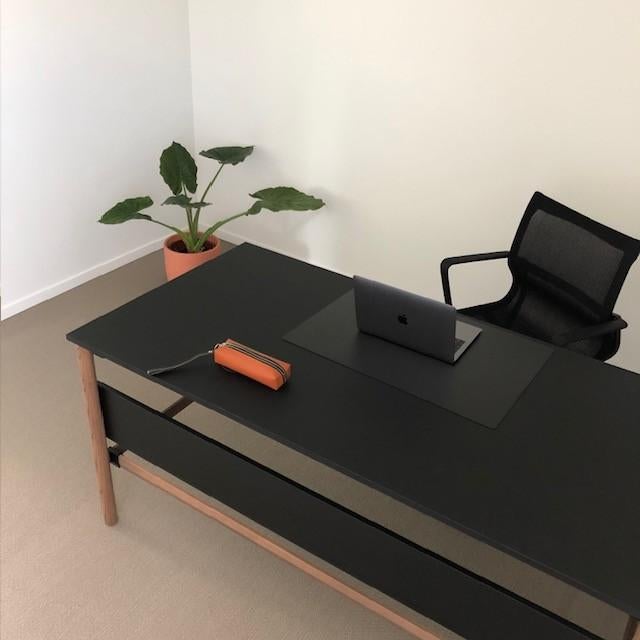 Burotafel zwart met hout, Huis en Inrichting, Bureaus, Ophalen, Zo goed als nieuw