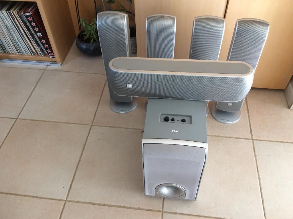 Luidsprekerset B&W met actieve subwoofer, Ensemble surround complet, Enlèvement ou Envoi, Comme neuf, Bowers & Wilkins (B&W)