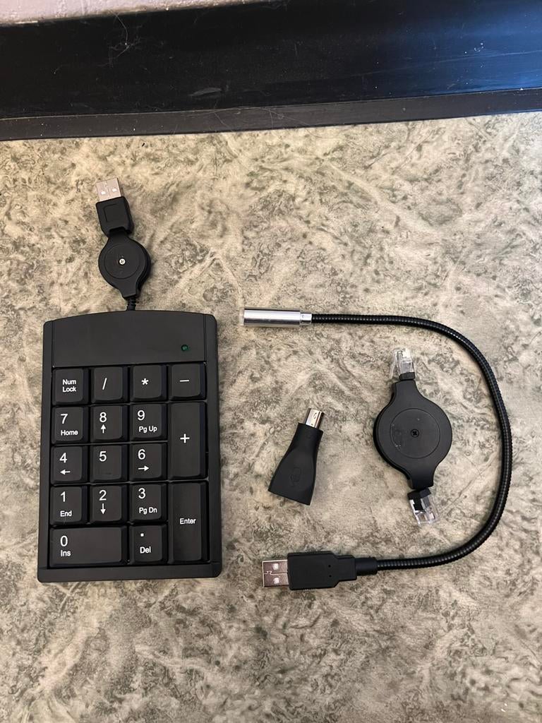 USB accessoires bundel numeriek toetsenbord + lamp + kabels, Computers en Software, Toetsenborden, Ophalen of Verzenden, Numeriek