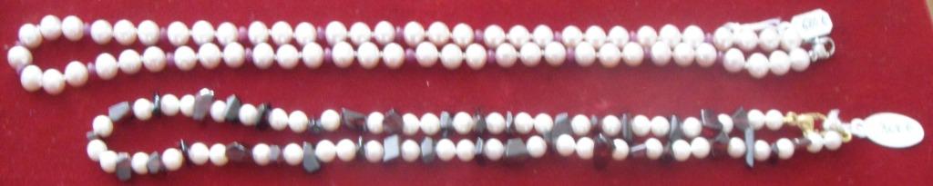 Collier NEUF de perles de culture + rubis / éclats de grenat, Bijoux, Sacs & Beauté, Colliers, Neuf, Pierre ou Minéral, Blanc