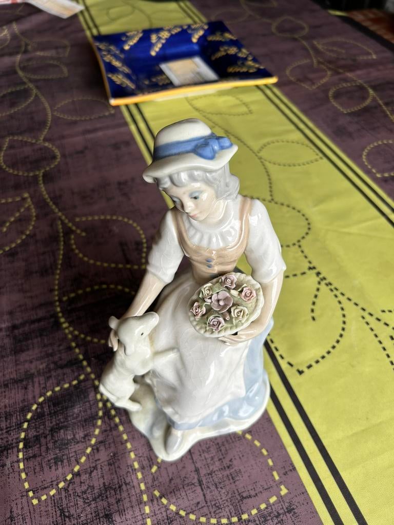 Porcelaines beeldje, Enlèvement
