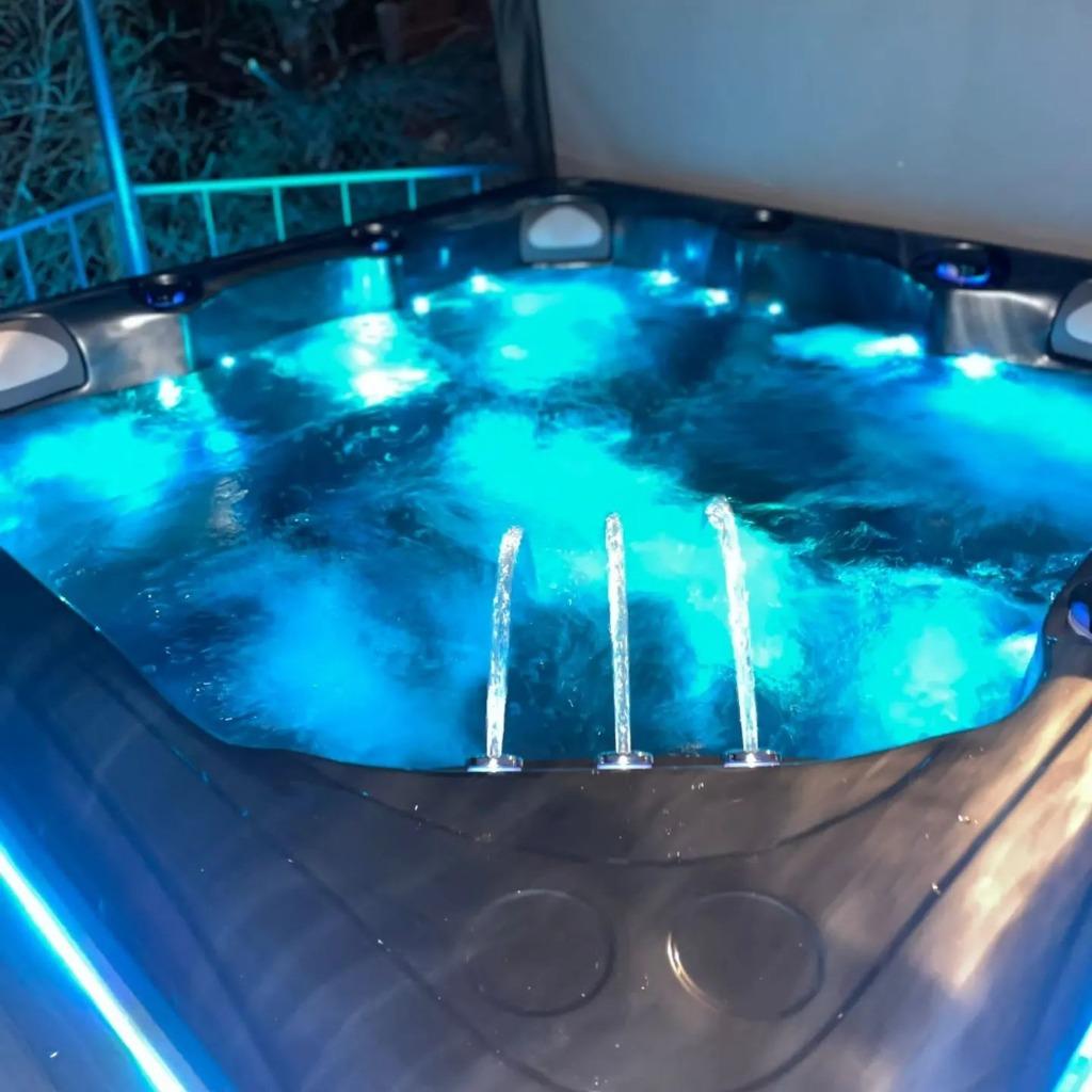 jacuzzi 5 pers avec éclairage d'ambiance premium/Shiatsu/mus, Enlèvement, Neuf, Éclairage