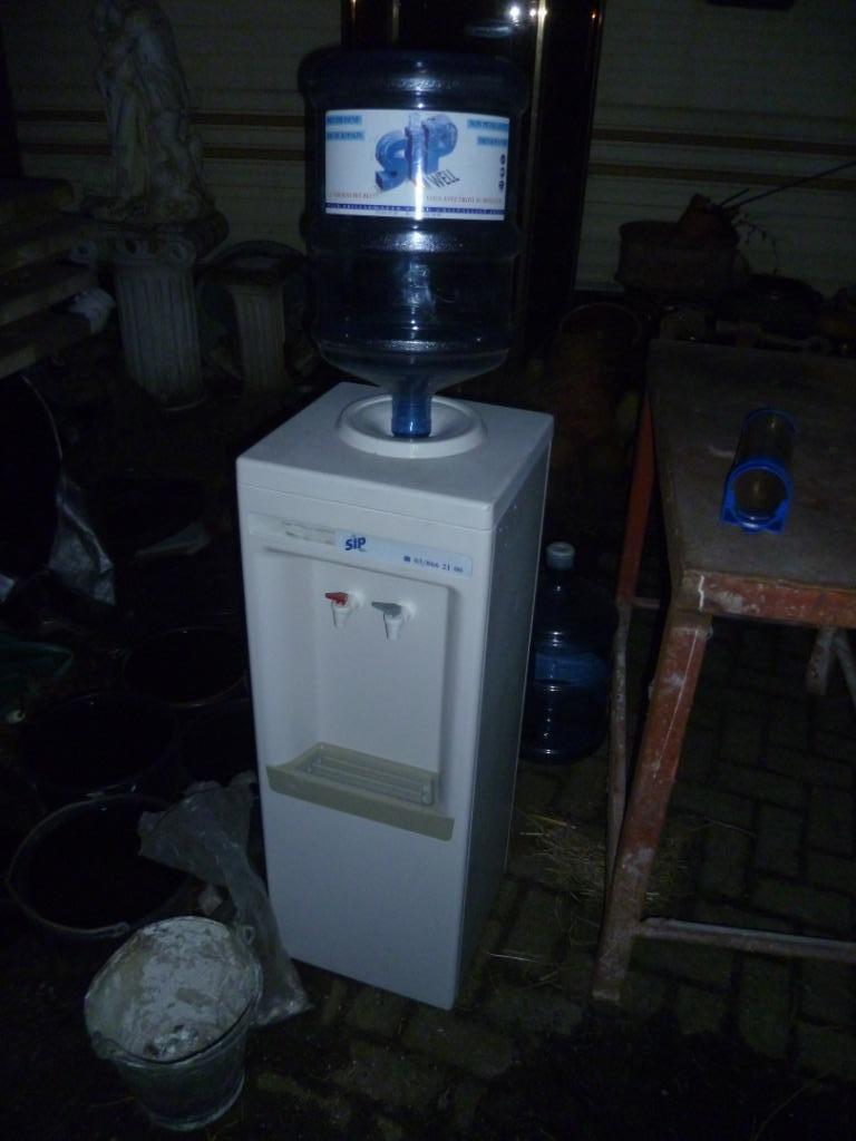 WATER AUTOMAAT+2 LEEGGOED FLESSEN, Antiek en Kunst, Ophalen