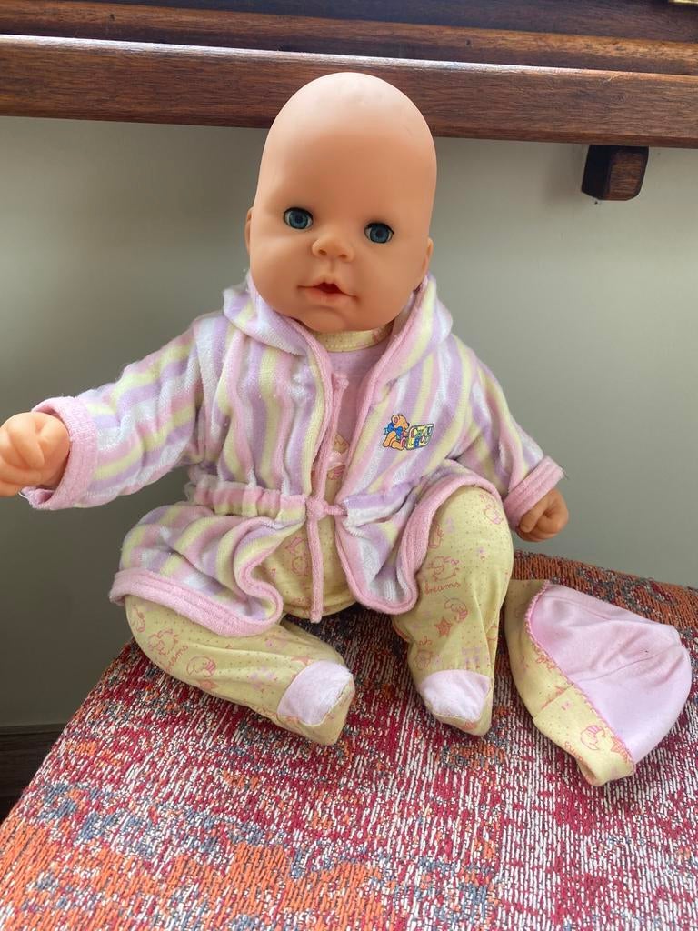 Zapf Creation Baby Born Chou Chou, Ophalen of Verzenden, Zo goed als nieuw, Kleertjes