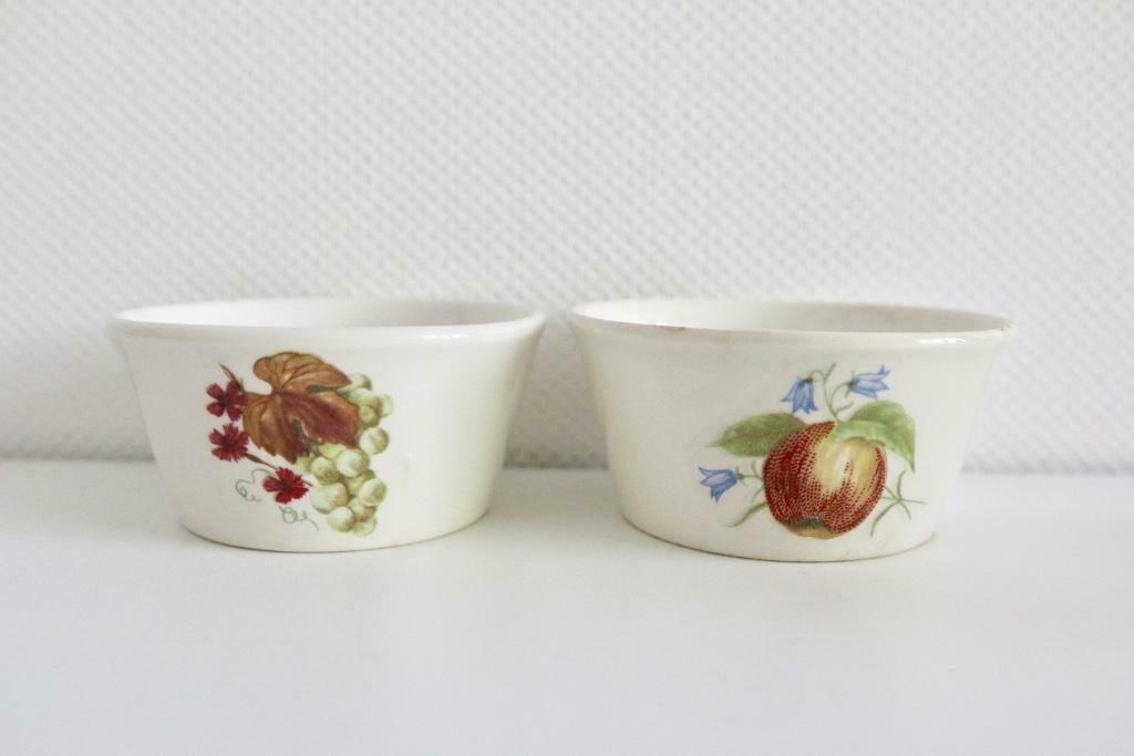 Deux petits ramequins Boch vignes et pomme, Enlèvement ou Envoi
