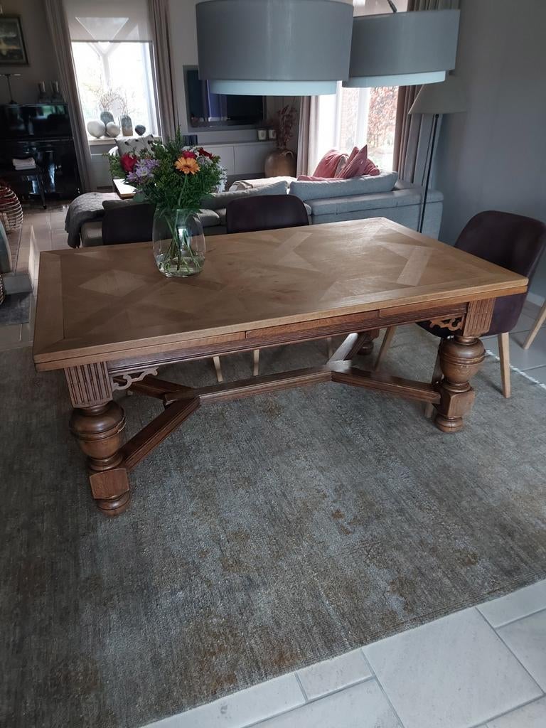 Oude tafel, Enlèvement